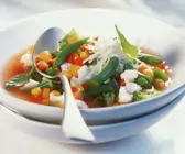 Italienische Gemüsesuppe mit Parmesan (Minestrone)