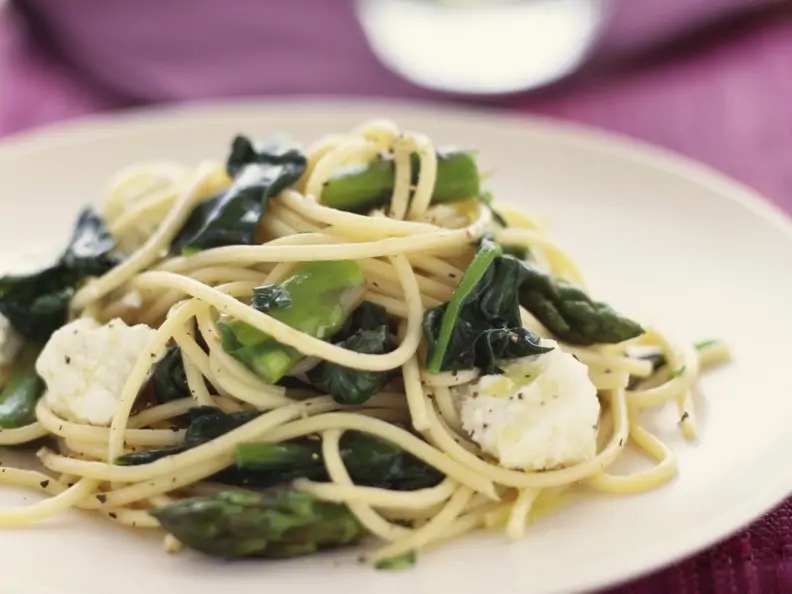 Pasta mit Spinat und Ziegenkäse