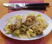 Überbackene Medaillons mit Masalasoße und Nudeln