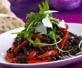 Linsensalat mit Paprika und Rucola