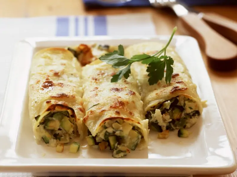 Nudelrollen mit Zucchinifüllung