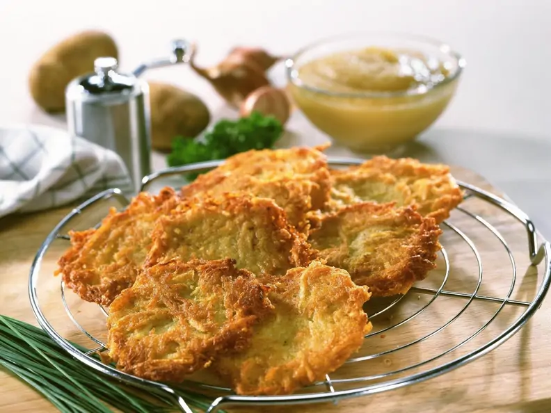 Kartoffelpuffer mit Apfelmus