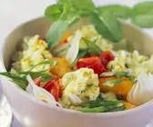 Reis-Mango-Salat mit Tomaten