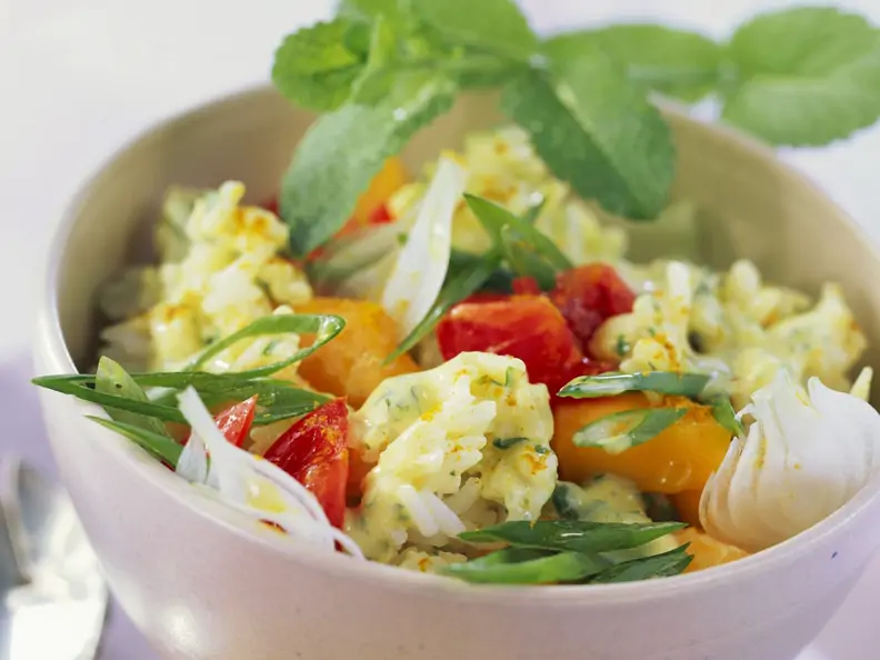 Reis-Mango-Salat mit Tomaten