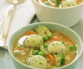 Italienische Gemüsesuppe mit Kartoffelbällchen