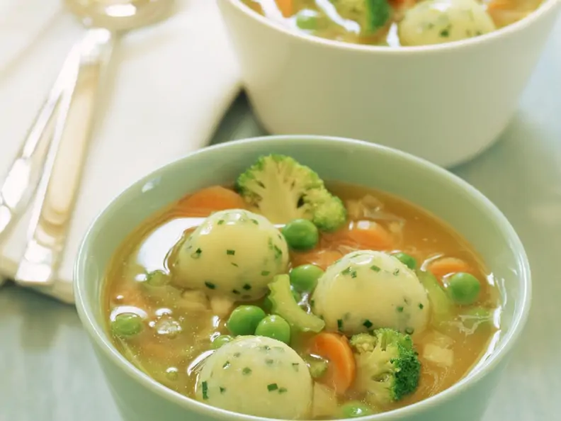 Italienische Gemüsesuppe mit Kartoffelbällchen