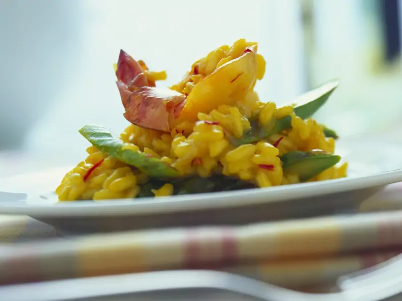 Risotto mit Safran, Scampi und Spargel
