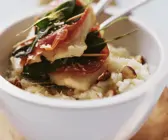 Saltimbocca-Rotbarsch und Risotto mit Haselnüssen