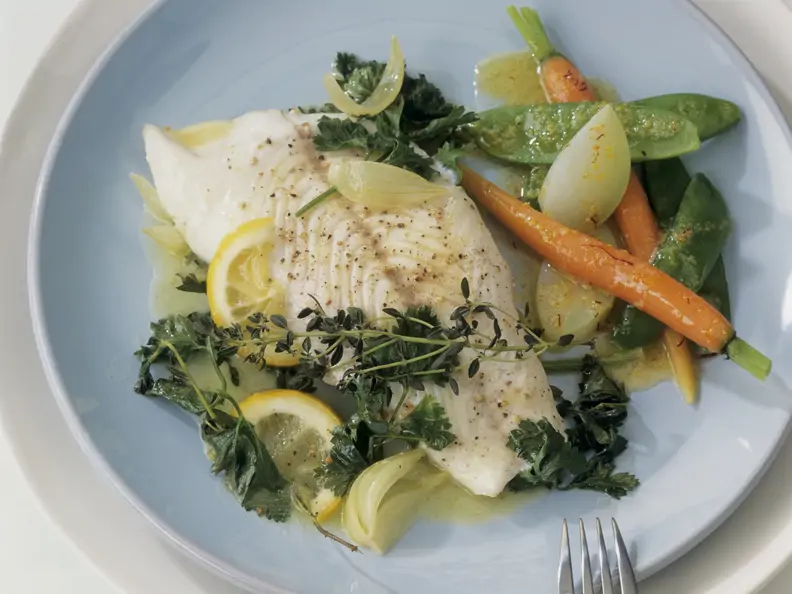 Zander mit gemischtem Gemüse und Safranbutter
