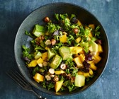 Grünkohl-Avocado-Salat mit Mango