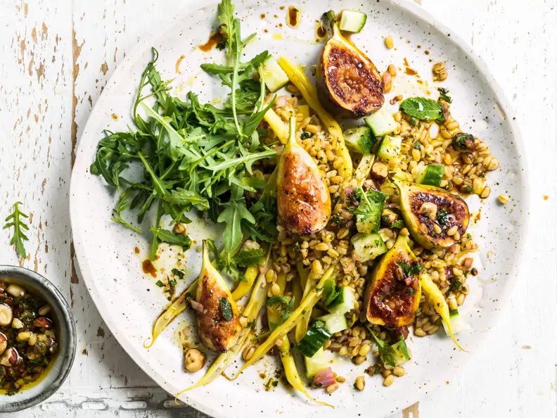 Salat mit Feigen und Walnüssen
