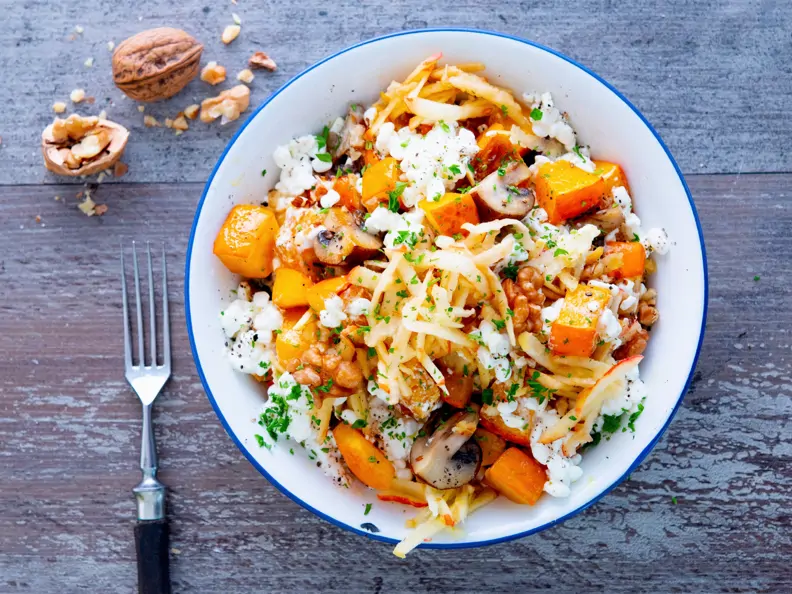 Kürbissalat mit Hüttenkäse und Walnüssen