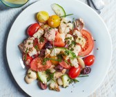 Thunfischsalat mit Tomaten, Bohnen und Oliven