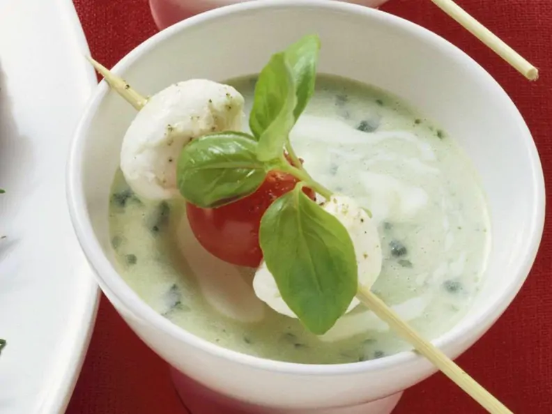 Kartoffelsuppe mit Basilikum