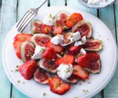 Feigen-Erdbeer-Carpaccio mit Ricotta