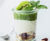 Kern-Mix mit Joghurt und Kiwi