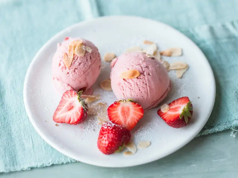 Erdbeer-Rhabarber-Eis