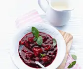 Rote Grütze mit Vanillesauce
