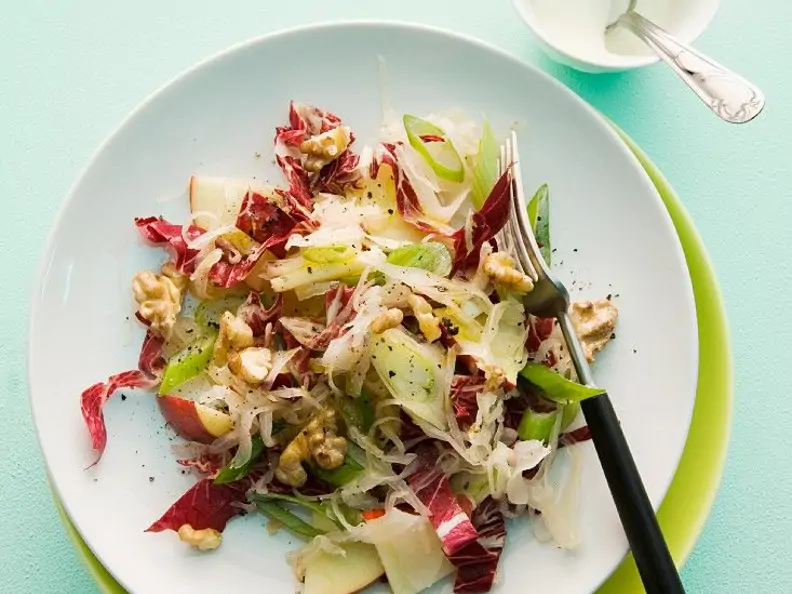 Krautsalat mit Apfel und Radicchio