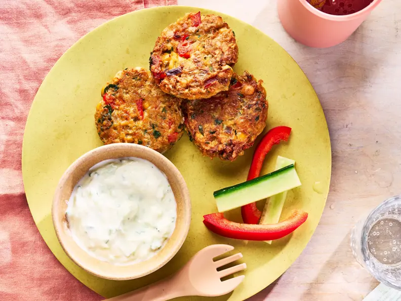 Kichererbsen-Gemüse-Fritter mit Dip
