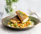 Saibling auf Linsen-Gurken-Gemüse mit Dill