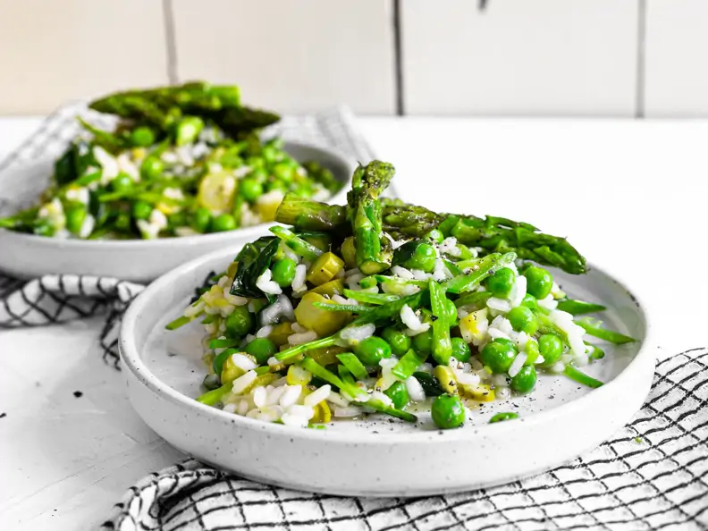 Grünes Risotto mit Frühlingsgemüse