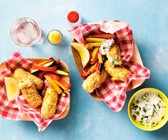 Fischstäbchen mit Gemüse und Joghurt-Dip