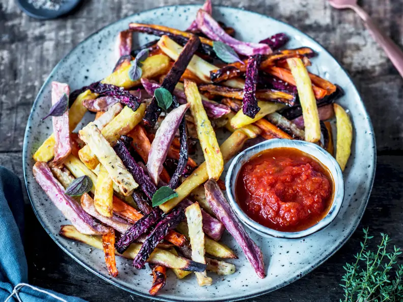 Gemüse-Pommes mit Ketchup