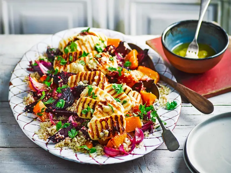 Quinoasalat mit Röstgemüse und Halloumi