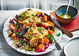 Quinoasalat mit Röstgemüse und Halloumi