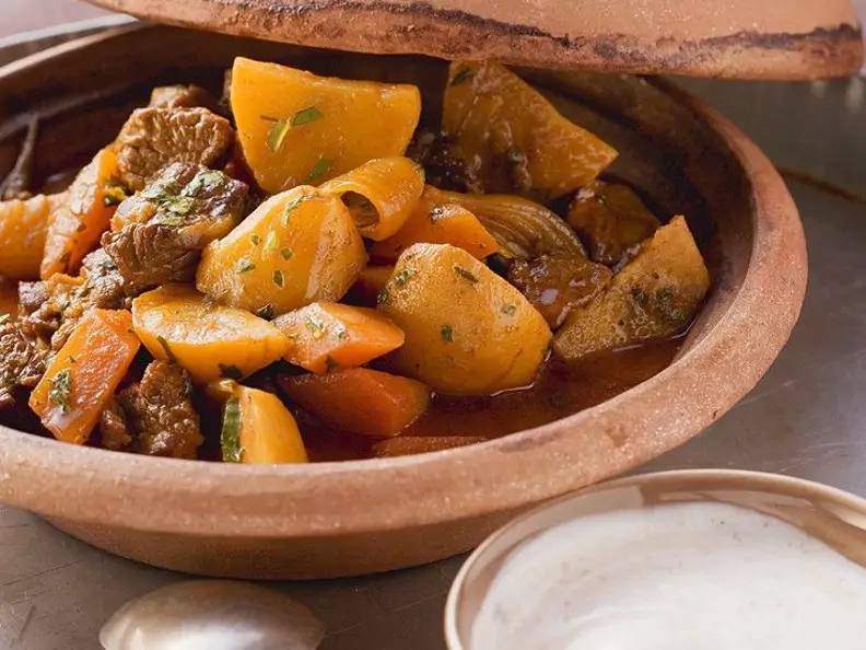 Tajine mit Lamm und Topinambur-Gemüse