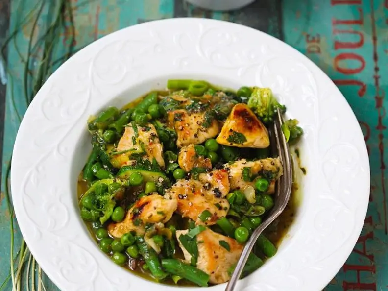 Hähnchen mit grünem Gemüse
