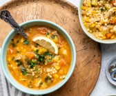 Hühner-Gemüse-Suppe mit Zitrone