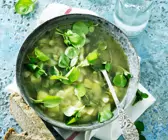 Gemüsesuppe mit Brunnenkresse
