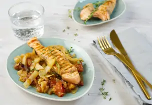 Lachs auf Tomaten-Fenchel-Gemüse