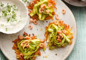 Kartoffel-Gemüse-Rösti mit Spargel und Krabben