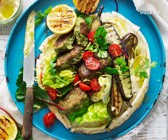 Tortilla mit Kichererbsentalern, Grillgemüse und Hummus