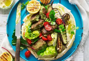 Tortilla mit Kichererbsentalern, Grillgemüse und Hummus