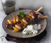 Rindfleisch-Gemüse-Spieße mit Kokos-Chutney