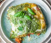 Gemüse-Lasagne gefüllt mit Spinat-Basilikum-Pesto