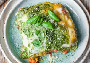 Gemüse-Lasagne gefüllt mit Spinat-Basilikum-Pesto