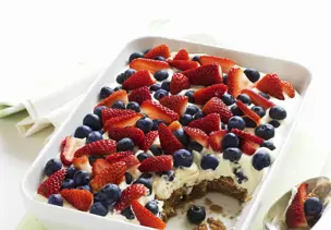 Tiramisu mit Sommerbeeren