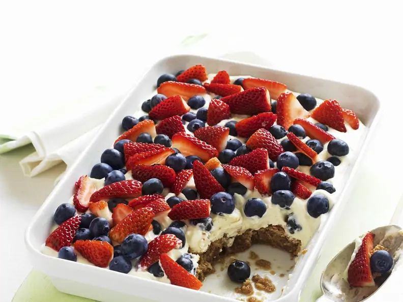 Tiramisu mit Sommerbeeren