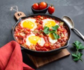 Kichererbsen-Shakshuka mit Zucchini und Tomaten