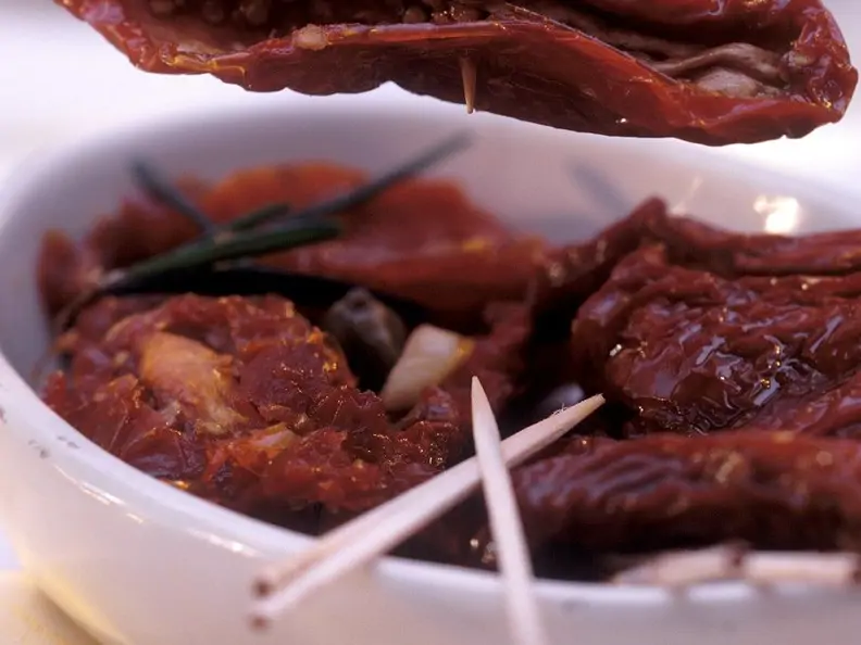Getrocknete Tomaten mit Knoblauch