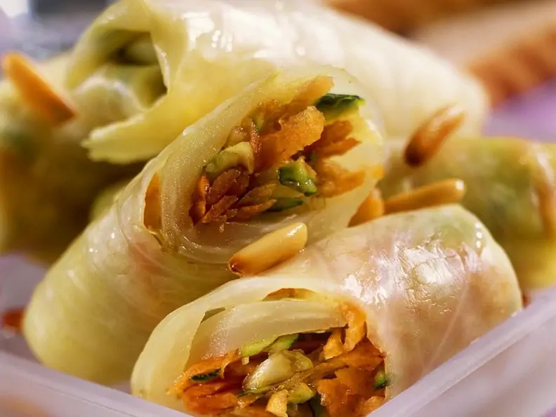 Kohlrouladen mit Rohkostfüllung