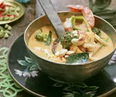 Garnelen-Curry mit Brokkoli und Cashewkernen