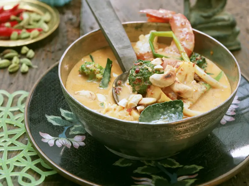 Garnelen-Curry mit Brokkoli und Cashewkernen
