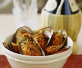 Muscheln mit Mandel-Paprika-Kruste Überbacken
