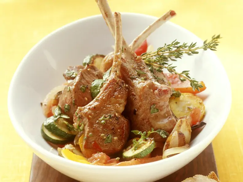 Lammchops auf Ratatouille-Gemüse